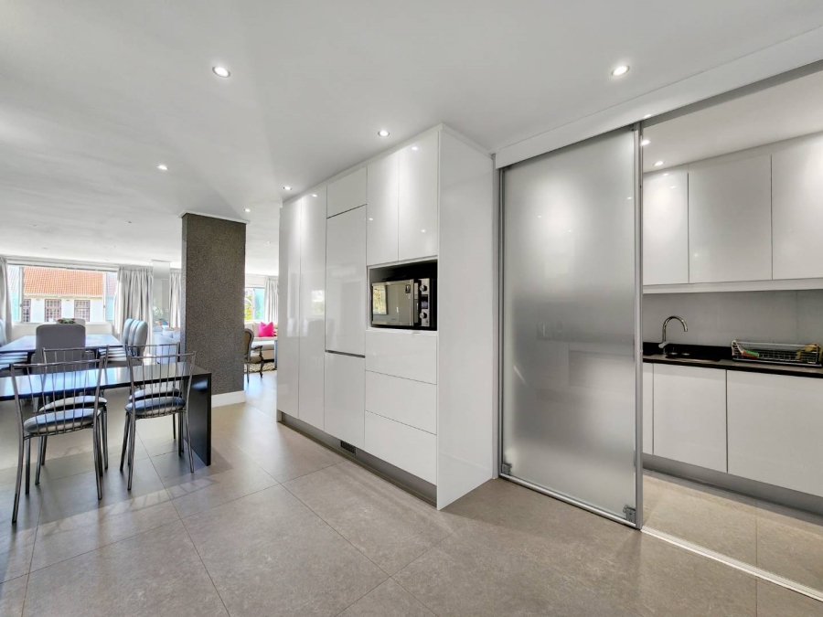 2 Bedroom Property for Sale in Sea Point Western Cape